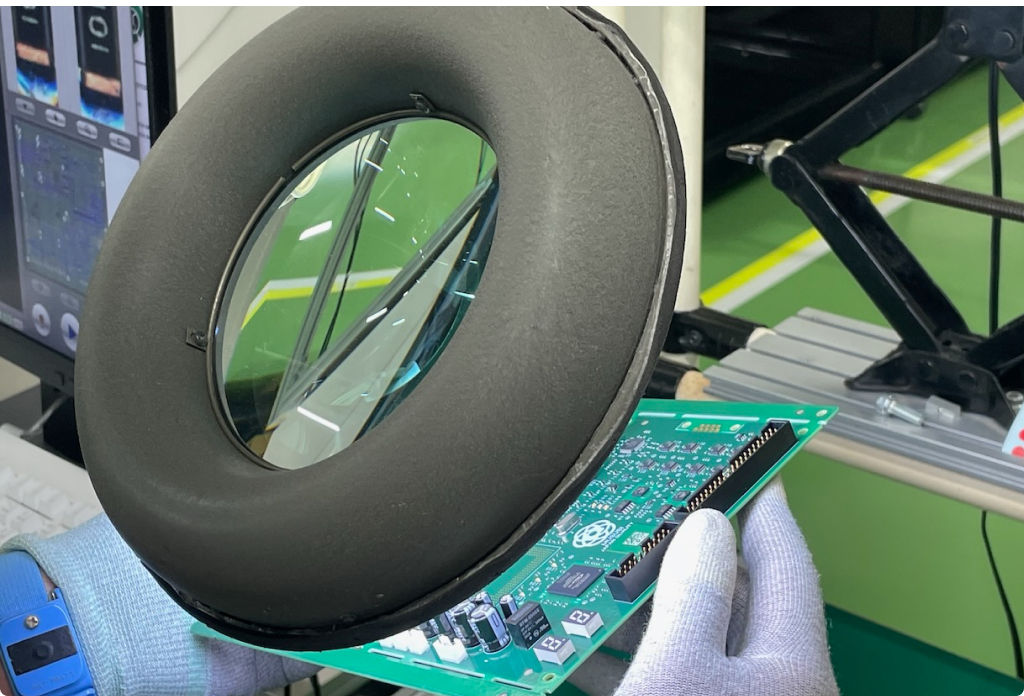 EMS 基板の機能検査の様子