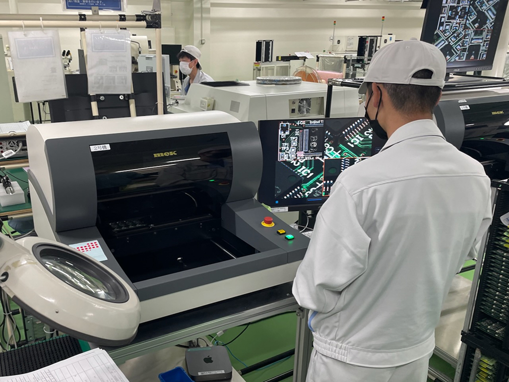 EMS 基板の機能検査の様子